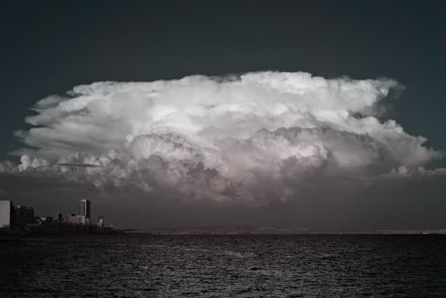 海岸に浮かぶ雲