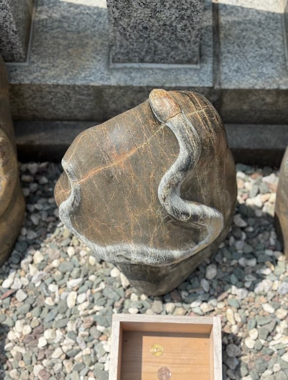 金蛇水神社の石