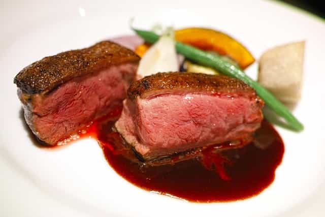 牛肉のステーキの画像